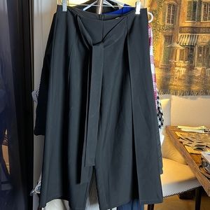 Black dress pant with belt pleated